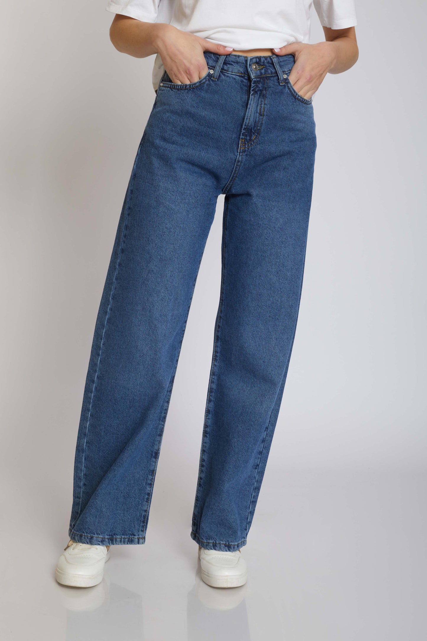 Wide-Leg Jeans - For Women