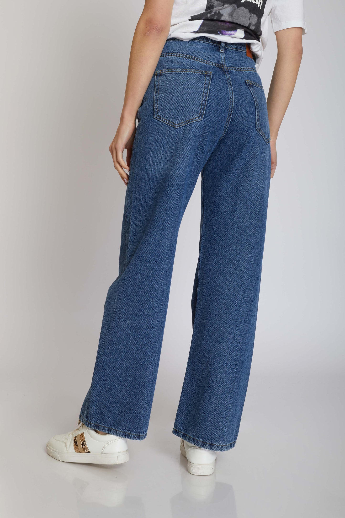 Wide-Leg Jeans - For Women