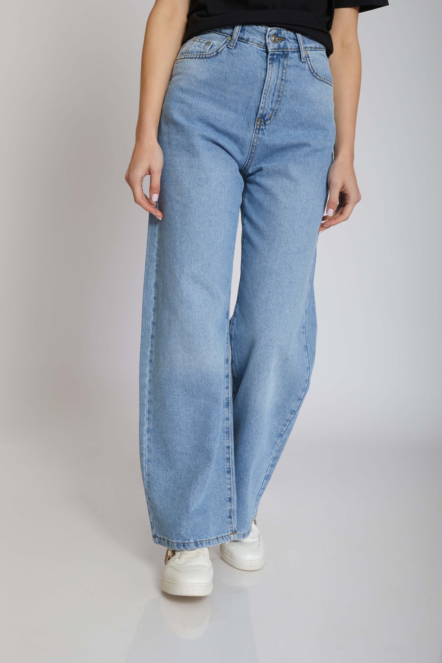Wide-Leg Jeans - For Women