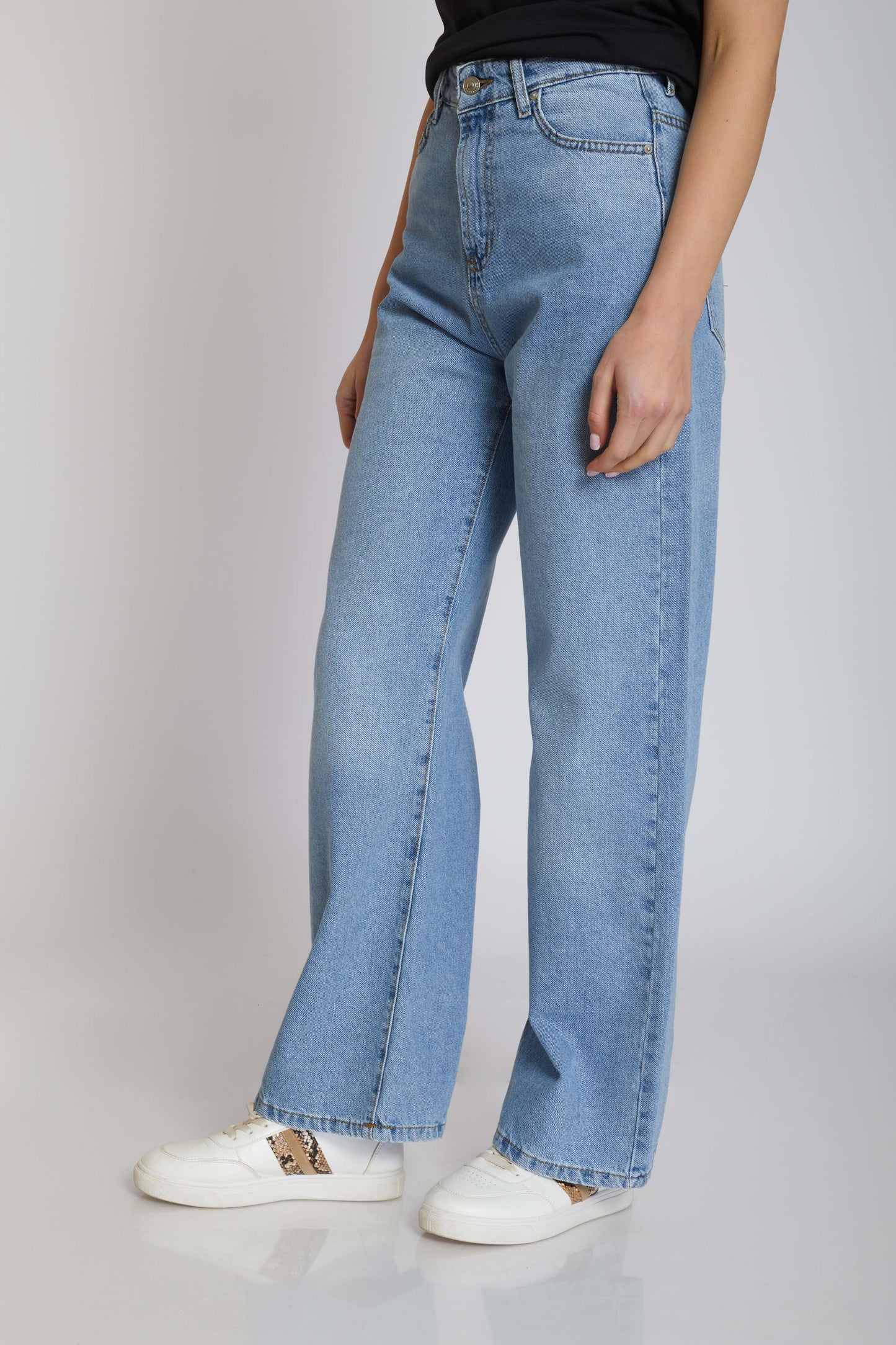 Wide-Leg Jeans - For Women