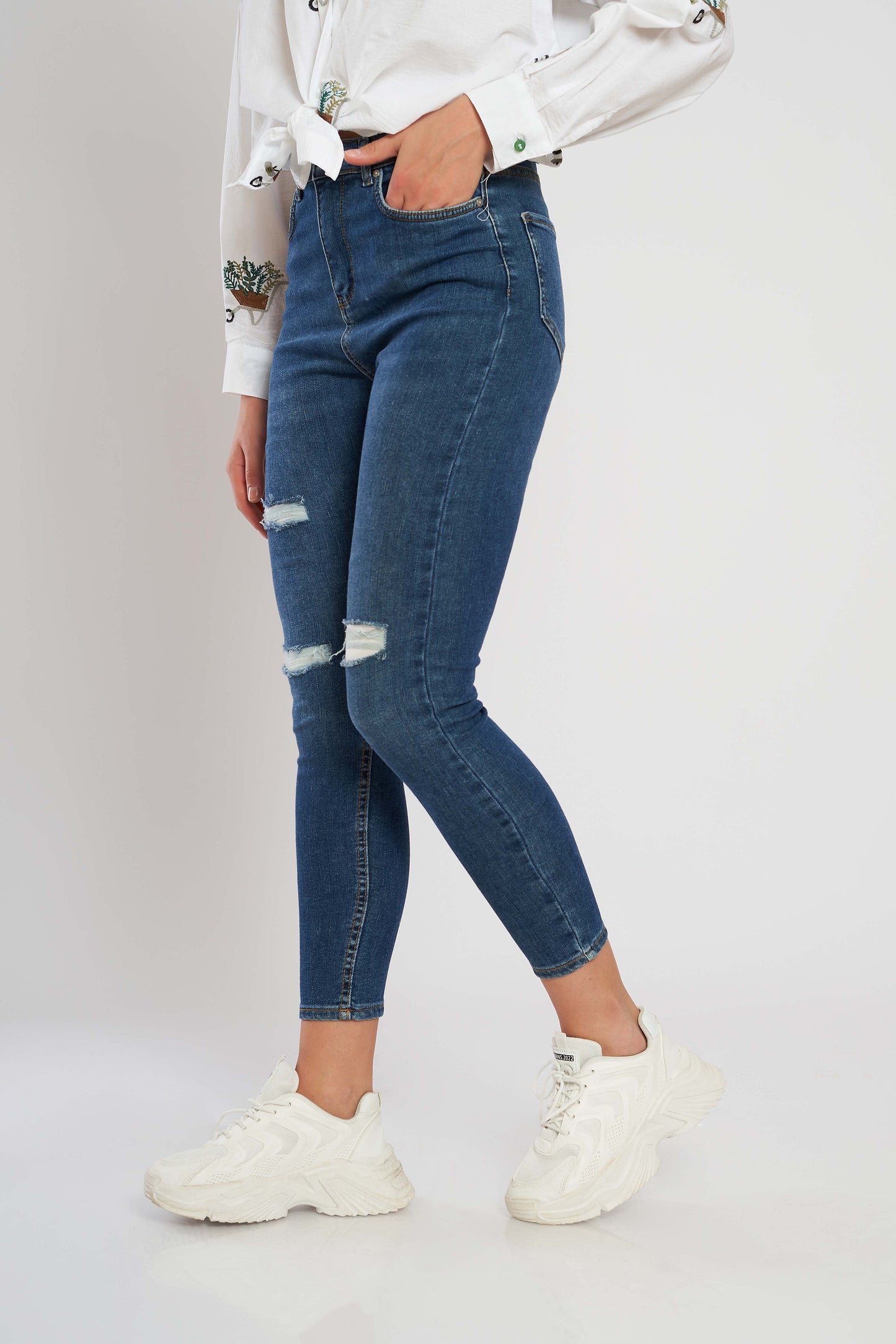 Skinny Fit Jeans - Mid Waist For Women