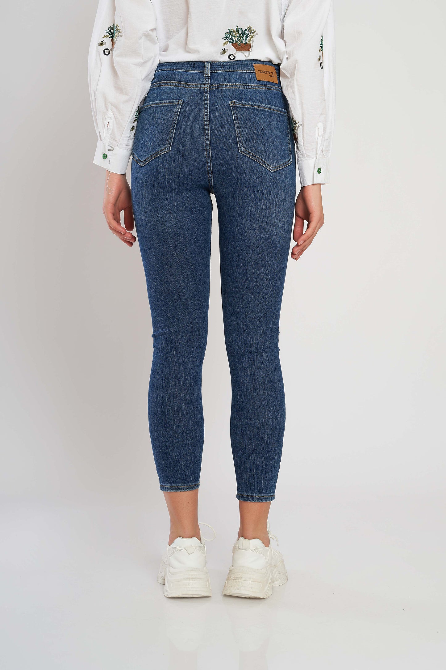 Skinny Fit Jeans - Mid Waist For Women