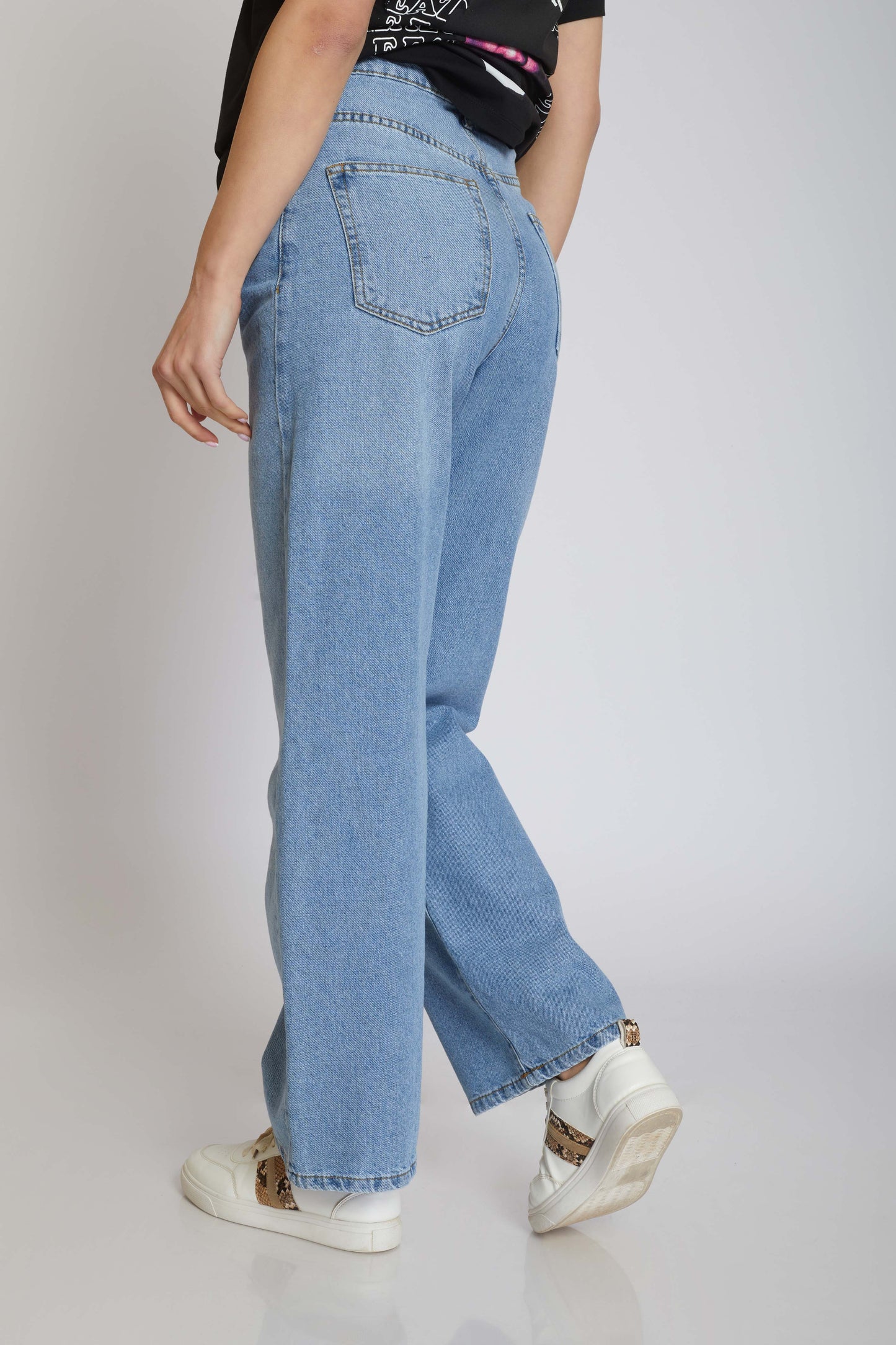 Wide-Leg Jeans - For Women