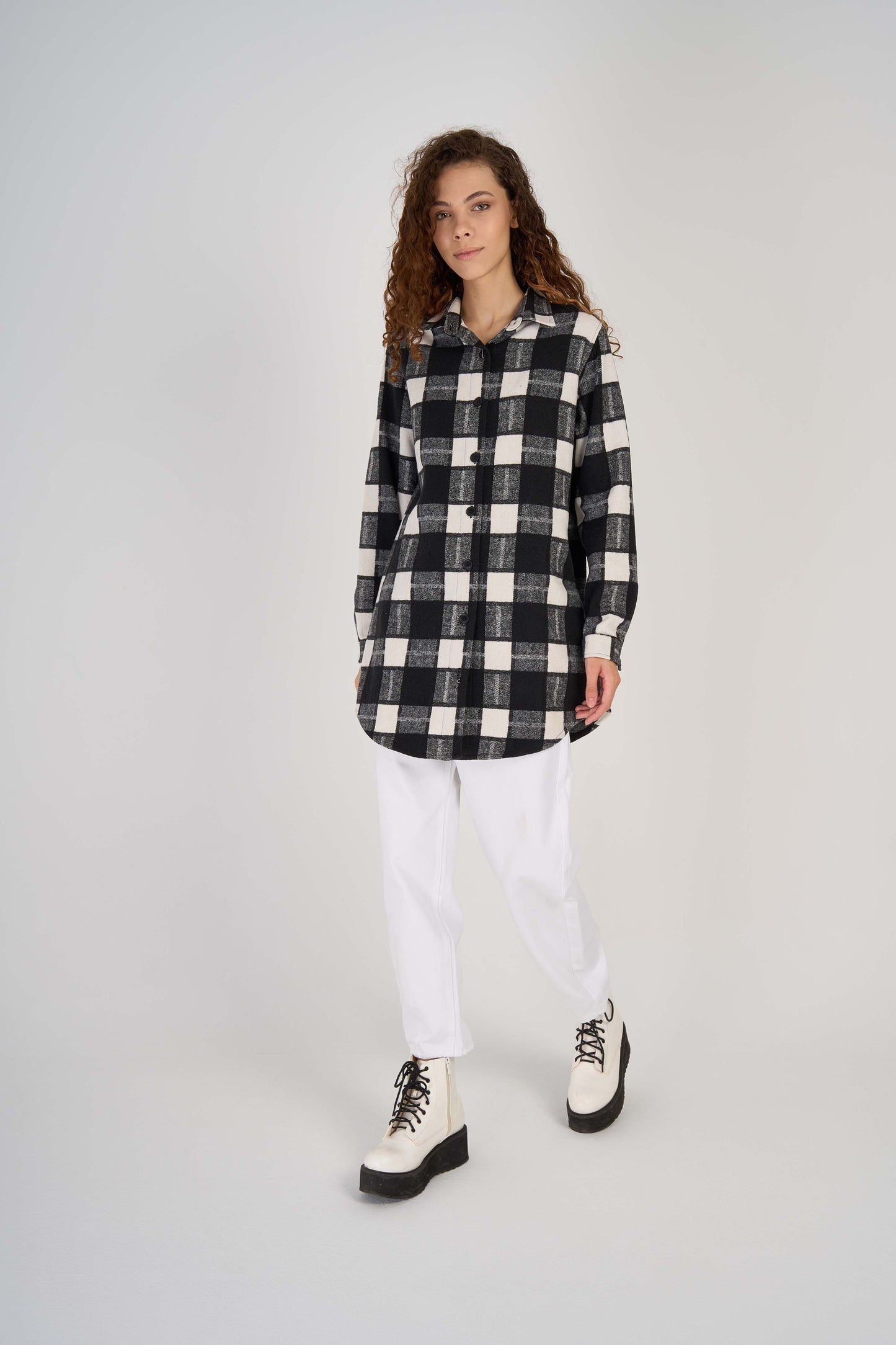 Checkered Shirt That Mixes White And Black